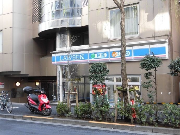 コンビニ　ローソン新宿三丁目駅前店（コンビニ）まで42m