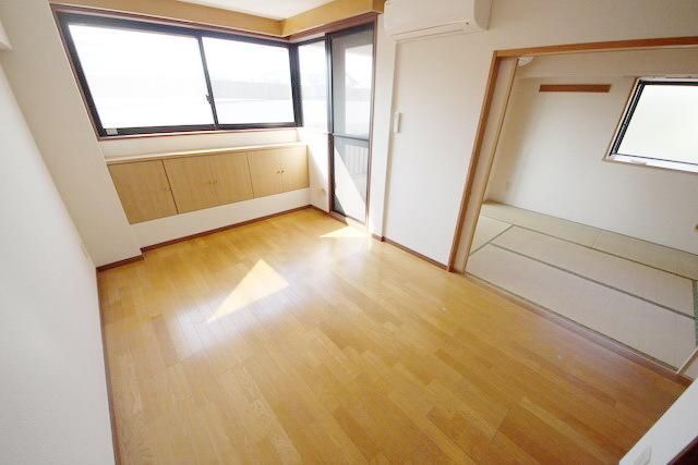 居室・リビング　同物件別部屋写真