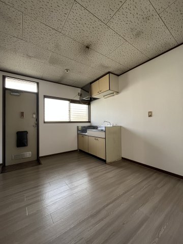 居室・リビング　※203号室参考写真