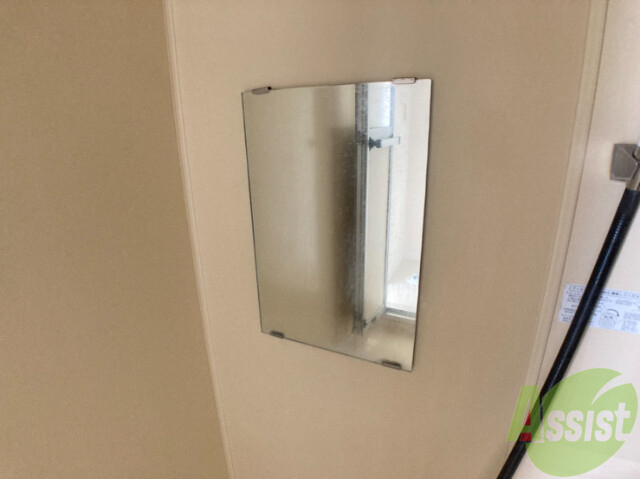 洗面設備　洗面台はありませんでした。お風呂場には鏡がありますよ。