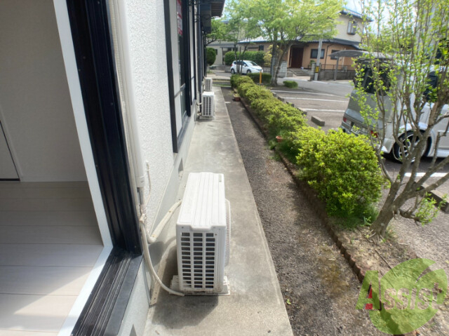 バルコニー　洋室の窓を開けるとこんな感じになっていました。