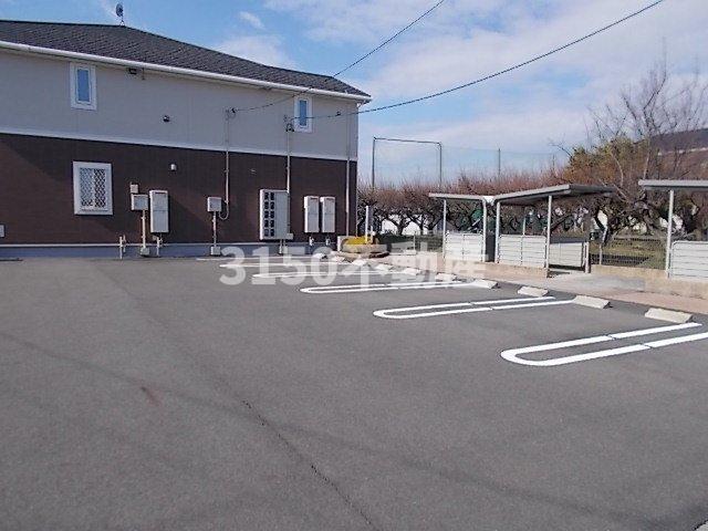 駐車場　車をお持ちの方に嬉しい駐車場付きの物件です