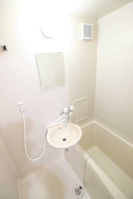 バス・シャワールーム　長湯が楽しめるバス・トイレ別。