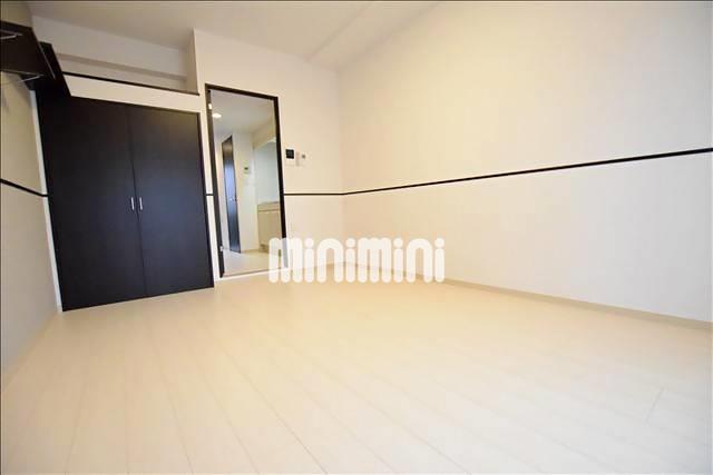 居室・リビング　白基調のフローリングのお部屋です☆