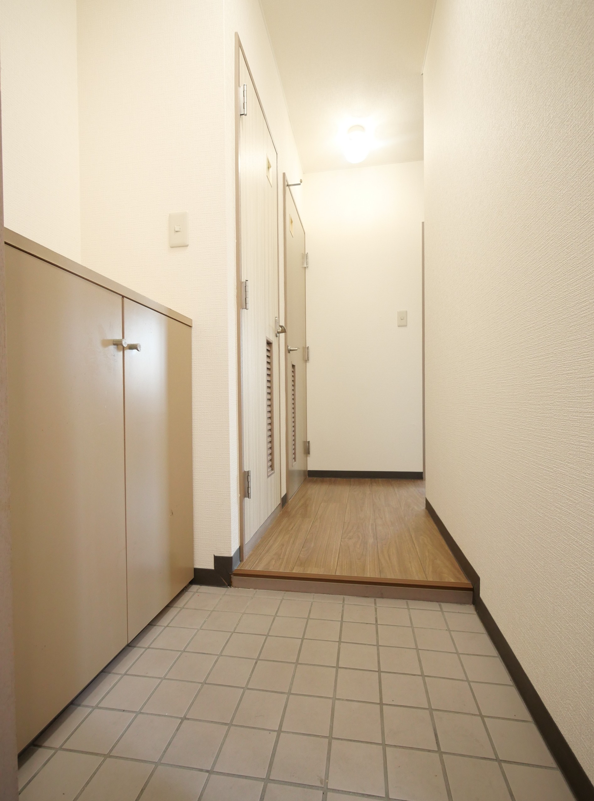 玄関　たっぷり入るシューズボックス付きの玄関！