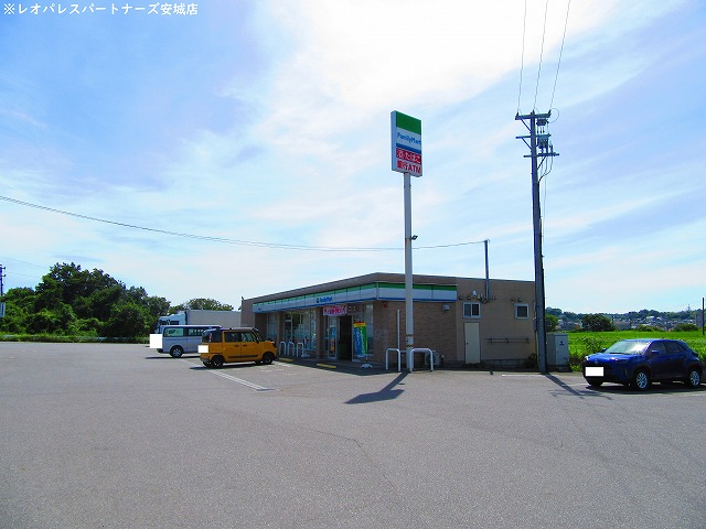 コンビニ　ファミリーマート半田稲穂町東店（コンビニ）まで1107m