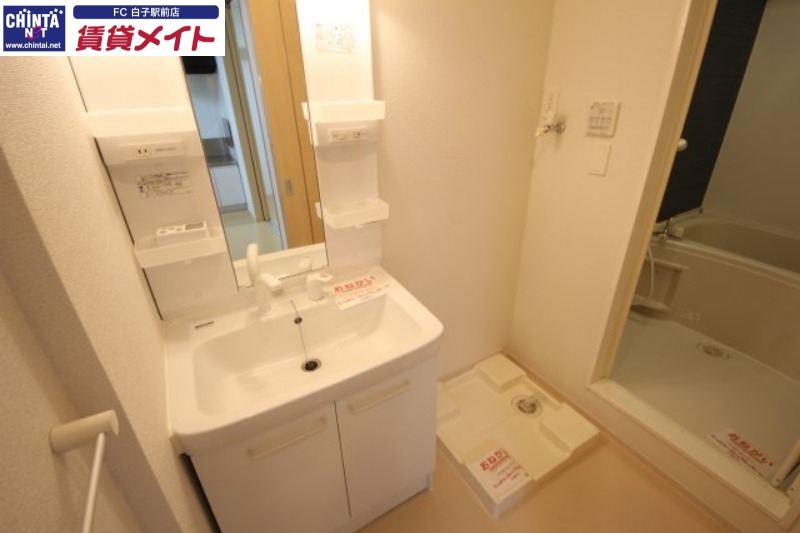 洗面設備　同物件別部屋の写真