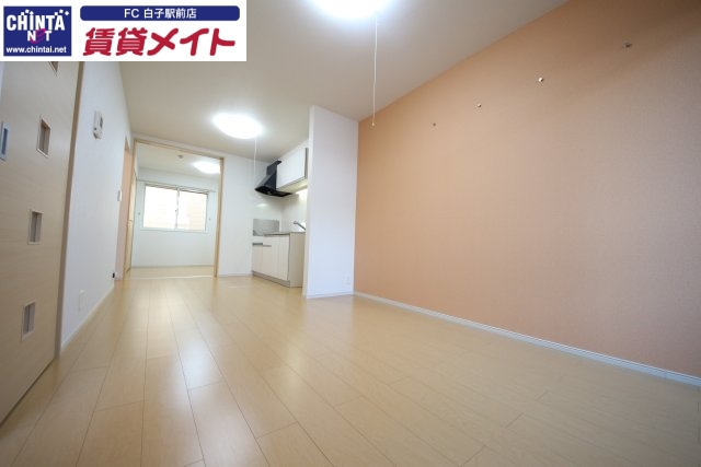 居室・リビング　同物件別部屋の写真