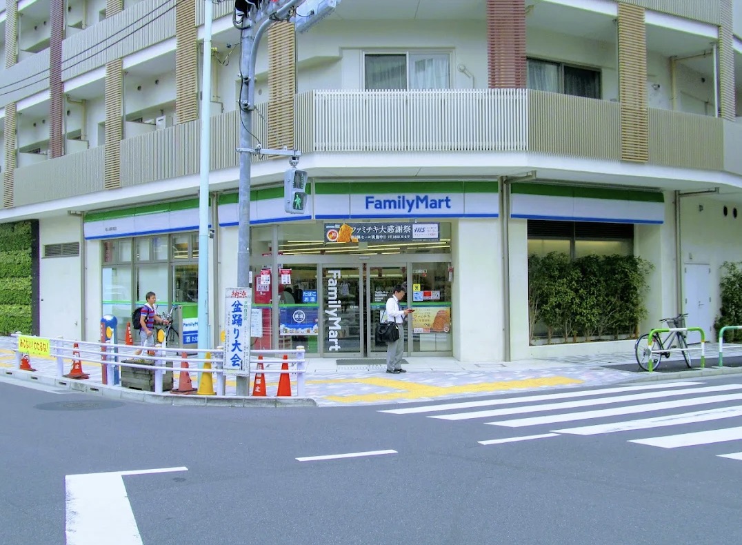 コンビニ　ファミリーマート駒込霜降橋店（コンビニ）まで159m