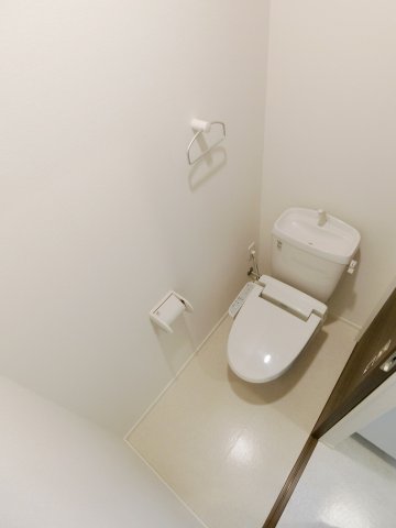 トイレ　※同タイプ別室の参考写真です