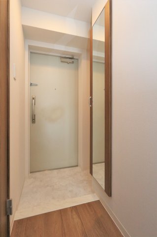 玄関　参考写真（同物件別部屋）