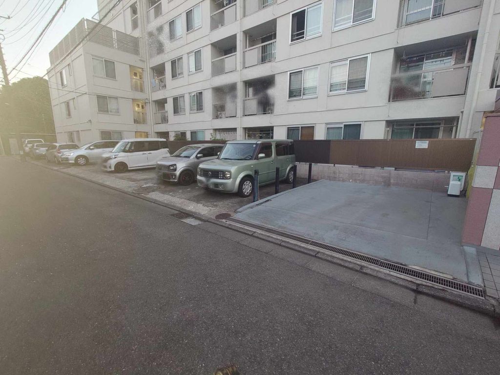 駐車場　駐車場