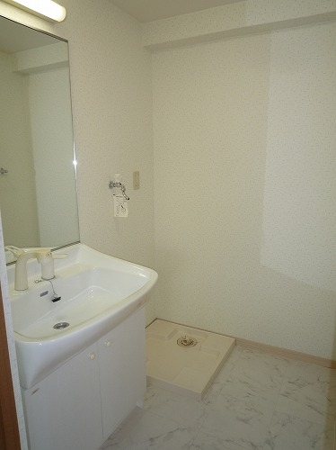 洗面設備　別のお部屋の写真になります。現況優先