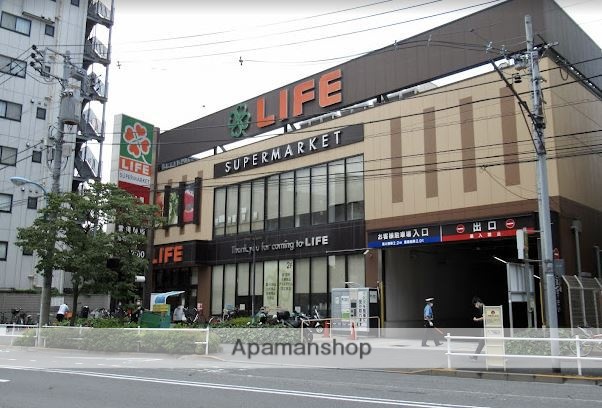 スーパー　ライフ若松河田駅前店（スーパー）まで216m