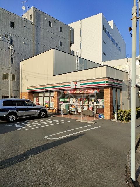 コンビニ　セブン-イレブン 北区豊島６丁目東店（コンビニ）まで822m