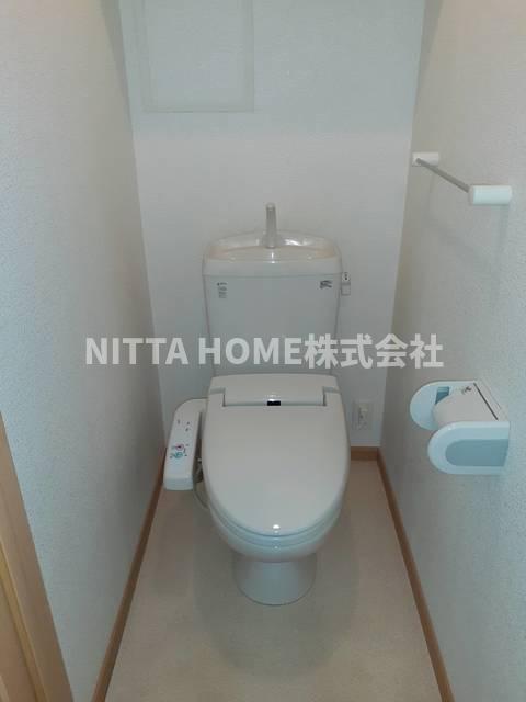 トイレ　温水洗浄付きのトイレです＊