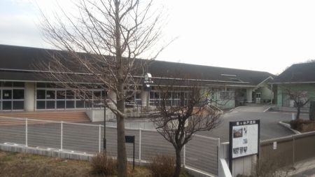 小学校　上依知小学校（小学校）まで405m