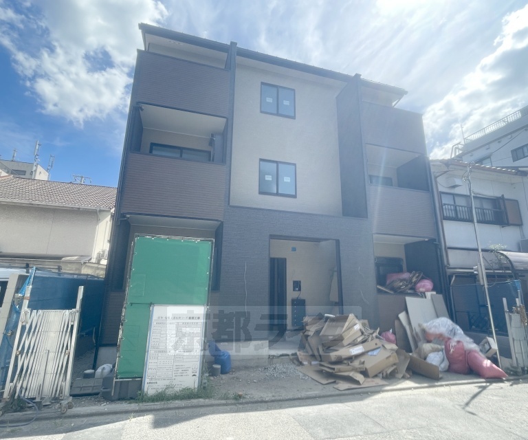 建物外観　・建築中
