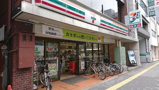 コンビニ　セブンイレブン新御徒町駅前店（コンビニ）まで195m