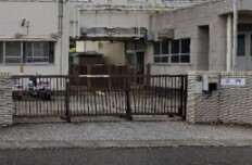 小学校　本郷小学校（小学校）まで441m