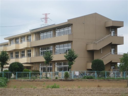 小学校　中根小学校（牛久市）（小学校）まで900m
