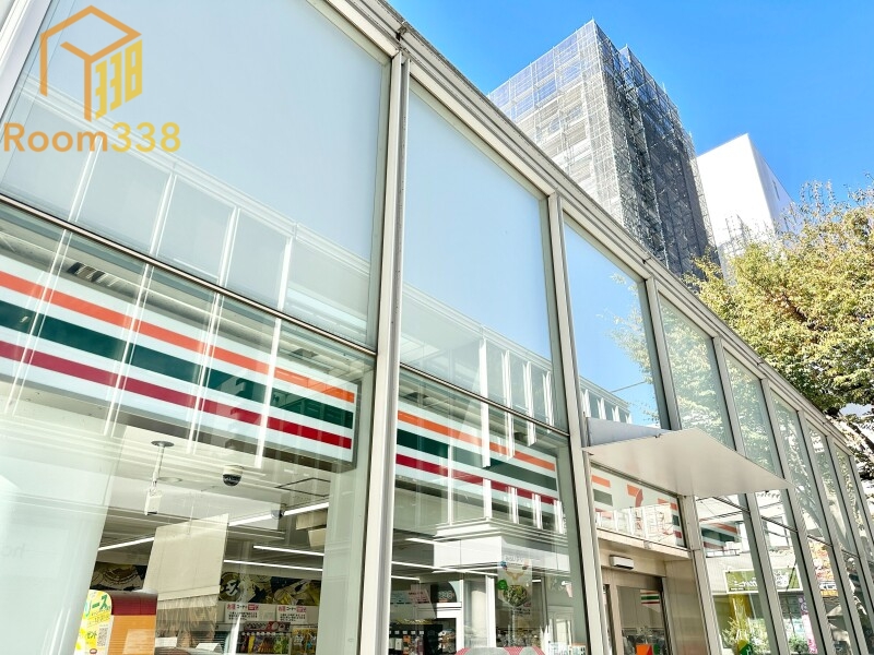 コンビニ　セブンイレブン中野中央1丁目店（コンビニ）まで61m