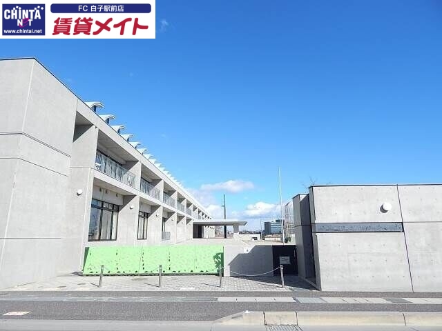 小学校　鈴鹿市立旭が丘小学校（小学校）まで879m