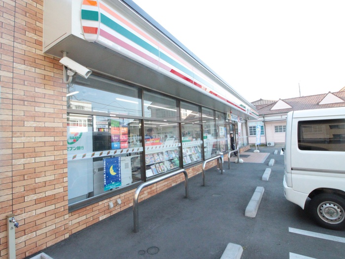 コンビニ　セブンイレブン（コンビニ）まで250m