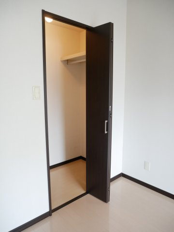 収納　同型２０３号室