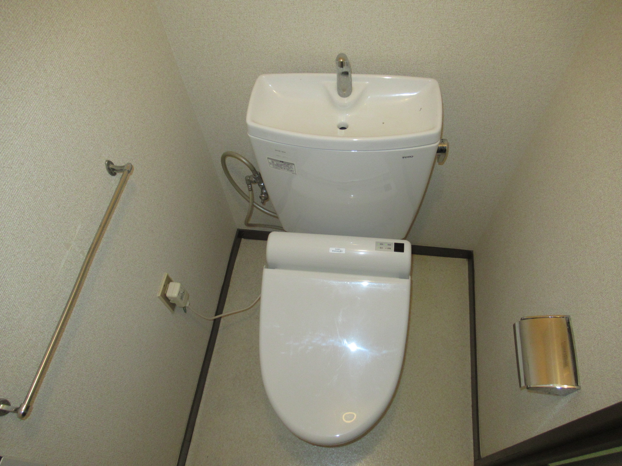トイレ　別室参考写真となります。