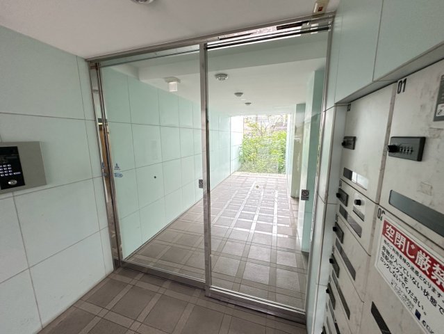 エントランス　詳細は、RISUMO江坂本店までお問合せください♪