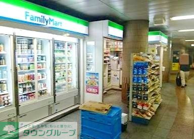 コンビニ　ファミリーマート（コンビニ）まで290m
