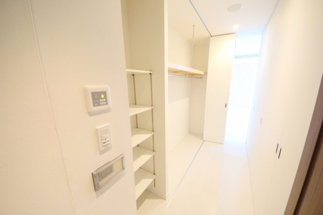 その他部屋・スペース　廊下には大型収納