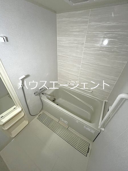 バス・シャワールーム　広々していてきれいなお風呂です※参考画像