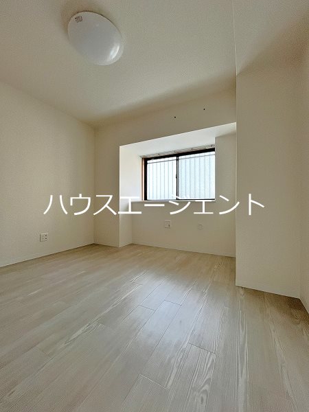 その他部屋・スペース　寝室も広々しています※参考画像