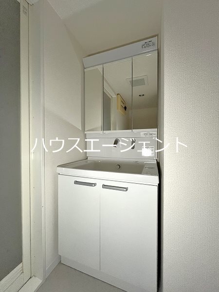 洗面設備　独立洗面台があって嬉しい。※参考画像