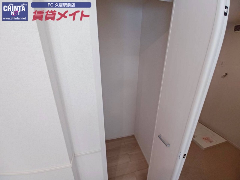 収納　同型参考写真