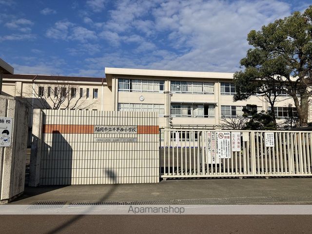 小学校　福岡市立小学校千早西小学校（小学校）まで631m