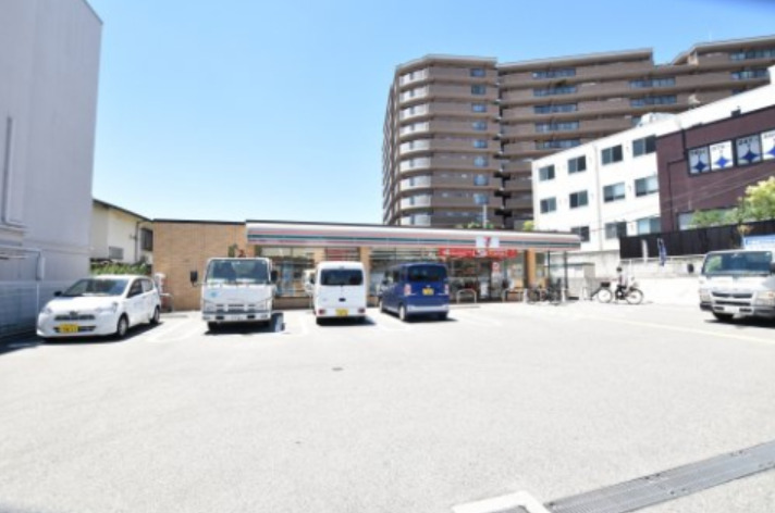 コンビニ　セブンイレブン 堺上野芝町3丁店（コンビニ）まで566m