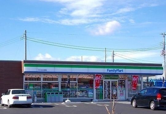 コンビニ　ファミリーマート（コンビニ）まで600m