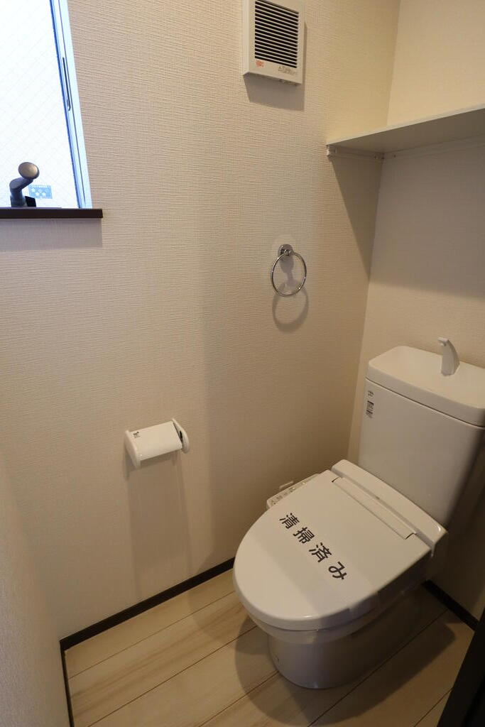 トイレ　ウォシュレット完備しております。