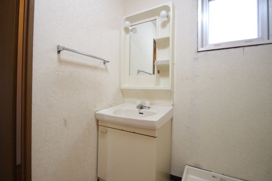 洗面設備　＊他の部屋の写真を使用しています。