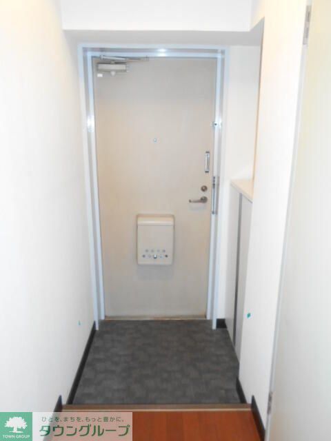玄関　※同間取り別部屋参考写真
