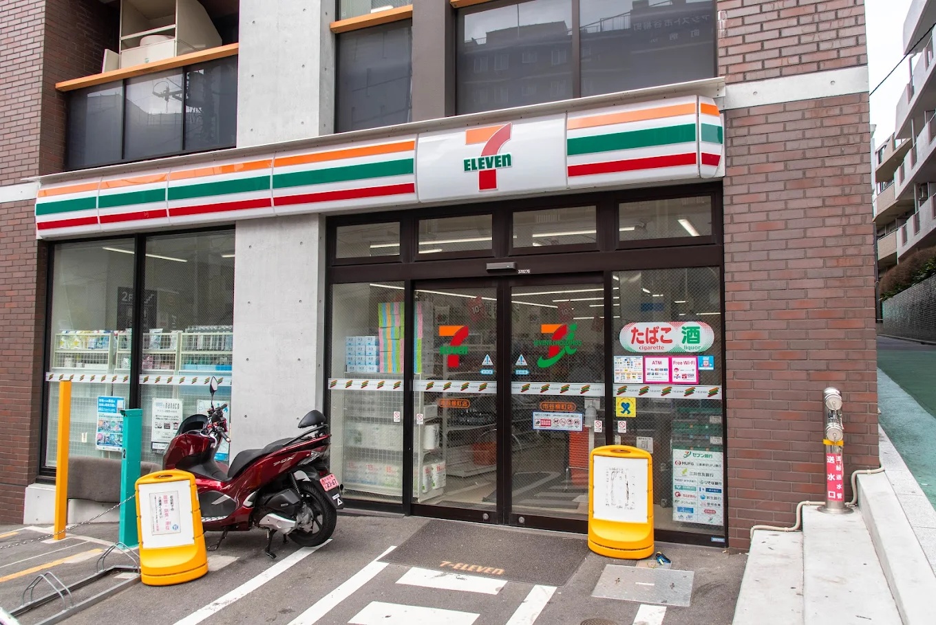 コンビニ　セブンイレブン市谷柳町店（コンビニ）まで221m