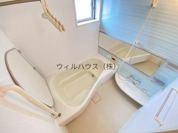 バス・シャワールーム　浴室乾燥機、追い焚き機能付きバス！