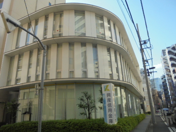 銀行　興産信用金庫本店（銀行）まで965m