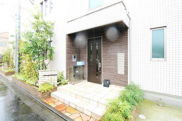 エントランス　防犯カメラあります