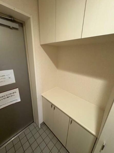玄関　別部屋の参考写真です。現況有姿