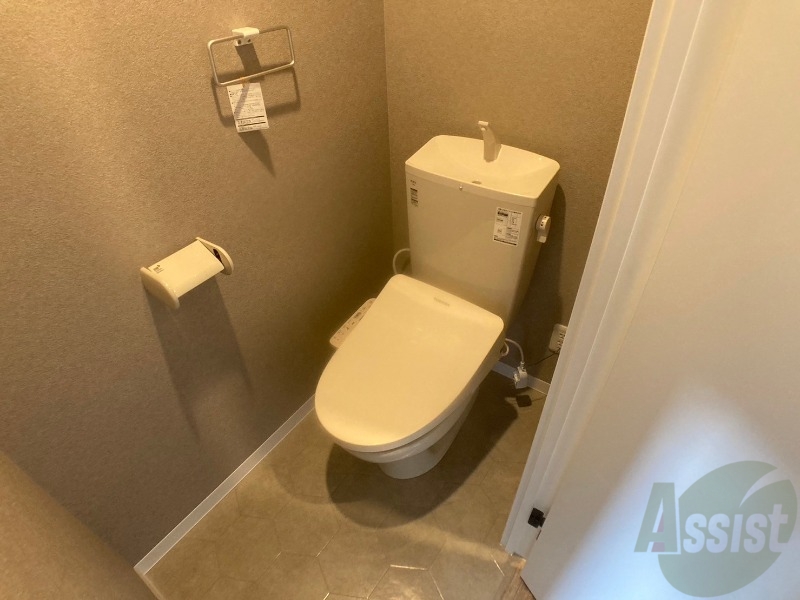 トイレ　こちらはトイレです。清潔感があり、安心して使用できます。