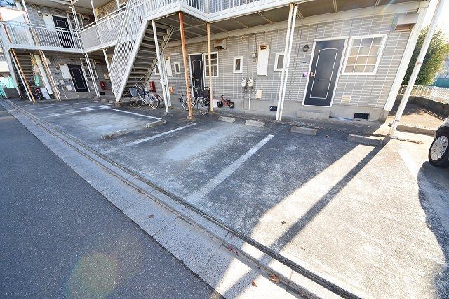 駐車場　★駐車場も広々★